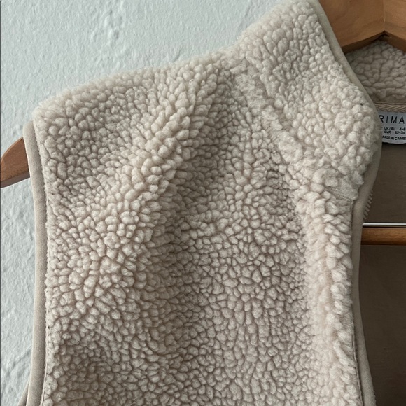 Primark Cream Fleece Vest - Picture 3 of 5